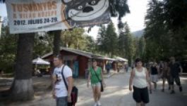 Megkezdődött a Tusványos: érkeznek a táborlakók