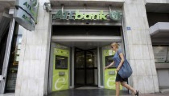 Nyakig csávában a bankvezér: eurómilliókat menekített ingatlanba 