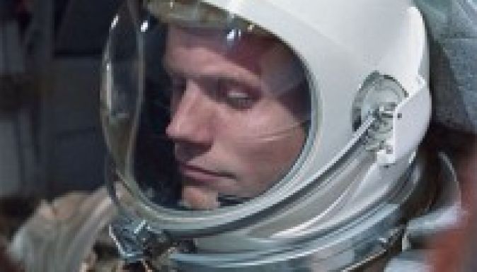 Neil Armstrong: sétarepüléstől holdutazásig