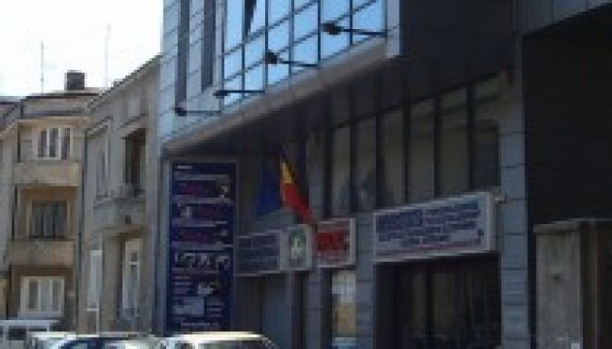 Andronescu: lakatot az oklevél-hamisító egyetem ajtajára