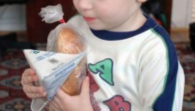 Tej-kifli-program: újra központosították a beszerzést