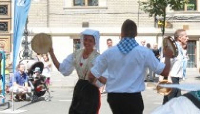 Megkezdődött a Szent István-napi néptánctalálkozó Kolozsváron 