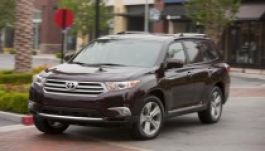 Újabb visszahívások a Toyotától