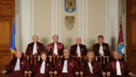 A talárosok „kiegészítő információkat