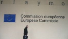 Az EB kivár és nyugalomra int