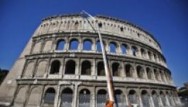 Cipőgyártók tisztítják meg a Colosseumot