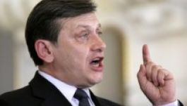 Crin Antonescu felmondott a tanácsadóinak