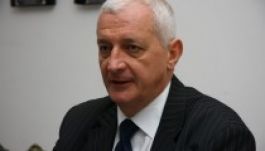 Frunda György szenátor az ügyészek körmére nézne