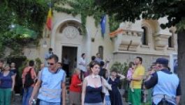 Művészek, értelmiségiek szállták meg az ICR székházát