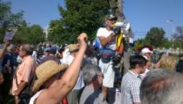 Alkotmánybírósági ülés „az utca nyomása