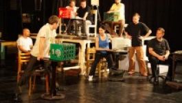 Videojátékos rockballadával kezdődik az évad Marosvásárhelyen