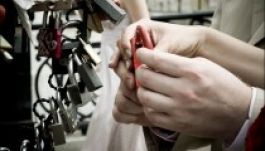 A „szerelemlakatok” porba hullanak