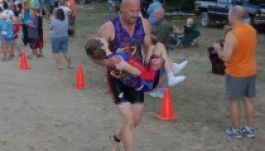 Az évszázad apukája kislányáért edz