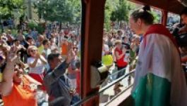 Százak köszöntötték Risztov Évát Debrecenben