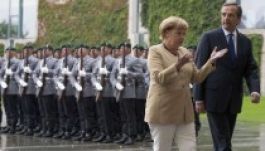 Angela Merkel ragaszkodik a görögökhöz