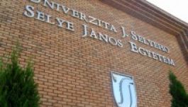 Veszélyben az egyetlen felvidéki magyar egyetem státusa