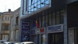 Andronescu: lakatot az oklevél-hamisító egyetem ajtajára