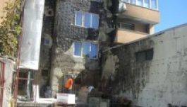 Felújítják a Marosvásárhelyen kiégett tömbházat