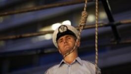 A görög rendőrök is tüntettek a megszorítások ellen