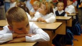 Az előkészítősök bóbiskolnak az iskolapadban