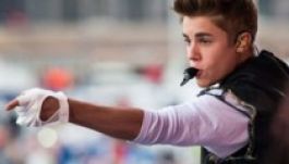 Justin Biebernek hokis szerződést ajánlottak