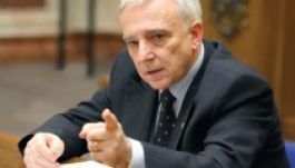 Mugur Isărescu intelmei a politikusok számára