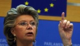 Reding nem hagyná „elrománosodni