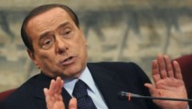 Berlusconi esküszik, hogy nem szexelt kiskorúakkal