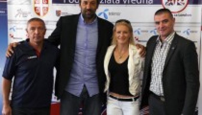 Douchev-Janics Belgrádban bejelentette: Hazatérek!