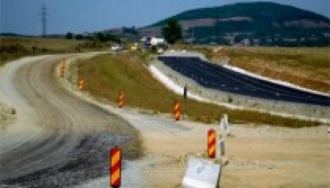 Tovább késnek a munkálatok az észak-erdélyi autópályán