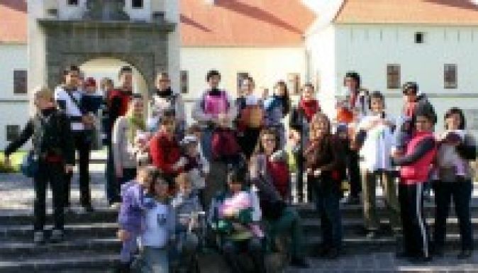 A csíki anyák is magukon hordják babájukat