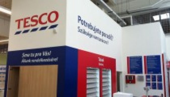 Kétnyelvű feliratokat helyezett el révkomáromi üzletében a Tesco