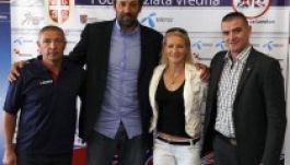 Janics Natasáért „jelképes