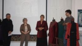 Örmény ládafiából kikerülő ruhacsodák, korszerűsítve