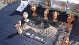 Ötezer ártatlan énekel némán egy jobb világért