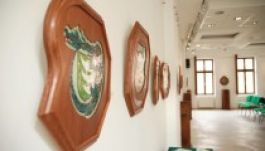 Zománcba álmodott Báthory-címerek a Minerva-házban