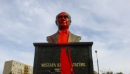 Vörös festékkel öntötték le a kispesti Atatürk-szobrot