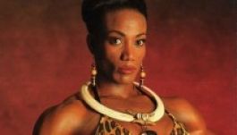 A női Schwarzenegger Magyarországra látogat