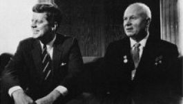 Hogyan kerülte el a világ ötven éve az atomháborút?