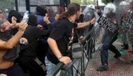 Merkel Athénban: Görögország „vérzik