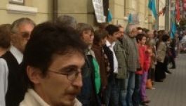 Néma élőlánc a Székely Mikó Kollégiumért