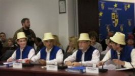 Széki népviselettel lobbiztak útjavításért az RMDSZ-esek