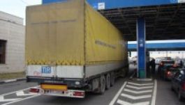 Nagylak: nyolc kilométeres a kamionsor