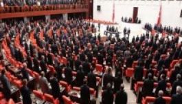 Törökország szír célpontokra lőtt