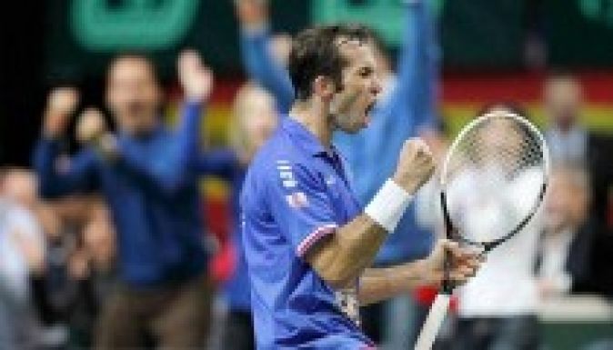 Stepánek megverte Almagrót, a cseheké a Davis-kupa