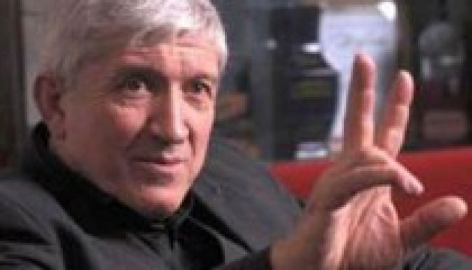 Fityisz az alkotmánybíráknak: Diaconu szenátor maradhat