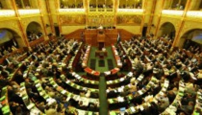 Előzetesen regisztrálniuk kell a magyar választóknak