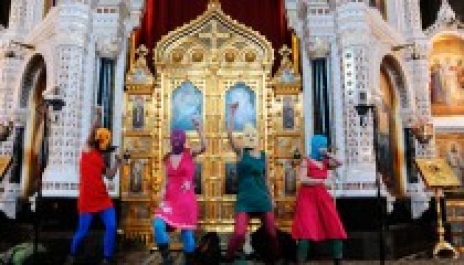 A moszkvai bíróság betiltotta a Pussy Riot klipjeit