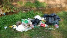 „Nem” a PET-országra: hulladékelnyelő gépek az áruházakban