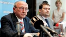 Két volt magyar miniszter fejét követelik Pontáék